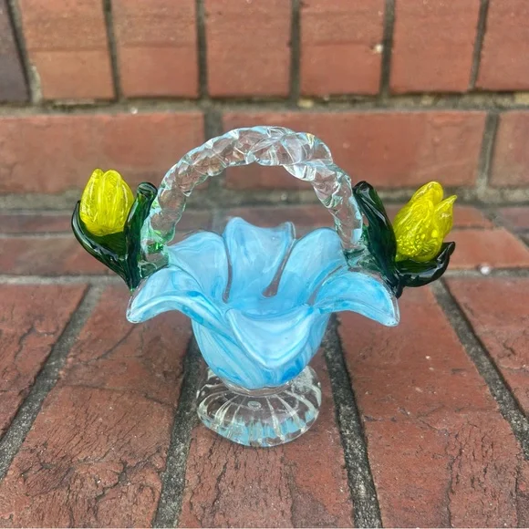 4" Vintage light Blue Small Hand Blown Glass Basket Spring Easter Excellent - Picture 2 of 11